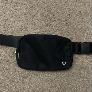 Lululemon everywhere belt bag